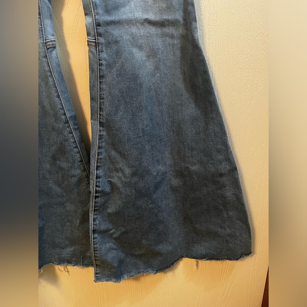 We The Free Free People Just Float on Flare Raw Hem Boho Jeans Sz 29 - Picture 3 of 10